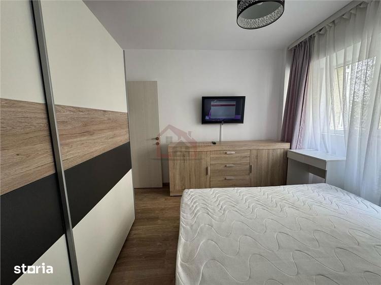 Apartament cu 2 camere semidecomandat, mobilat în Tei