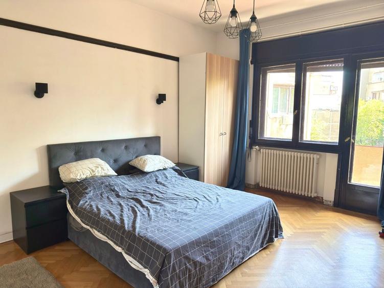 Apartament cu 5 camere decomandat, mobilat în P-ța Universității