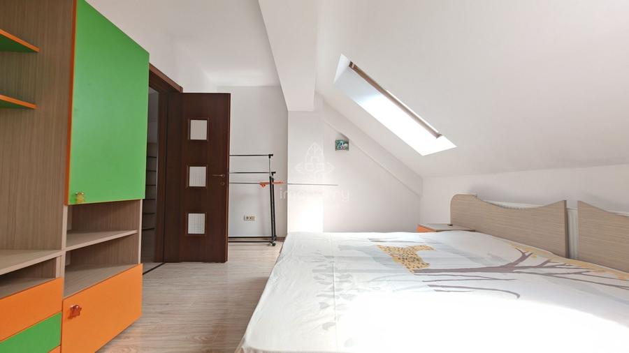 Apartament cu 3 camere semidecomandat, mobilat în Central