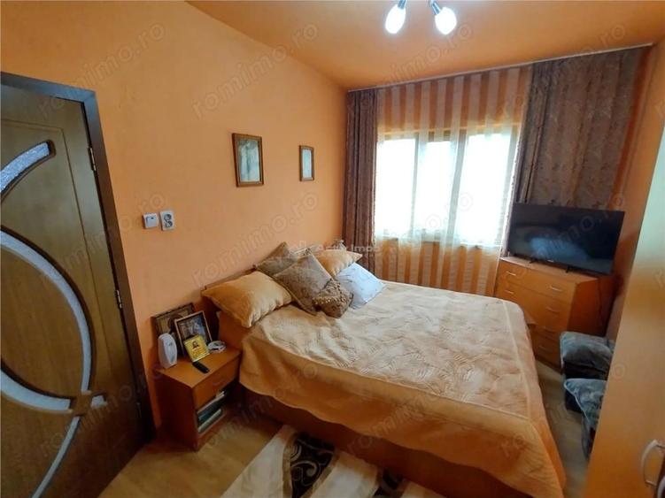 Apartament cu 3 camere decomandat în Bozovici
