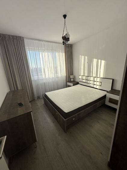 Apartament cu 2 camere decomandat în Tractorul