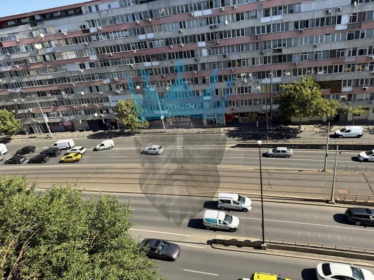 Apartament cu 3 camere semidecomandat în Ștefan cel Mare