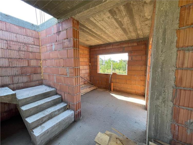 Duplex cu 4 camere cu Canalizare în Moșnița Veche