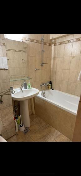 Apartament cu 3 camere semidecomandat în Cantemir