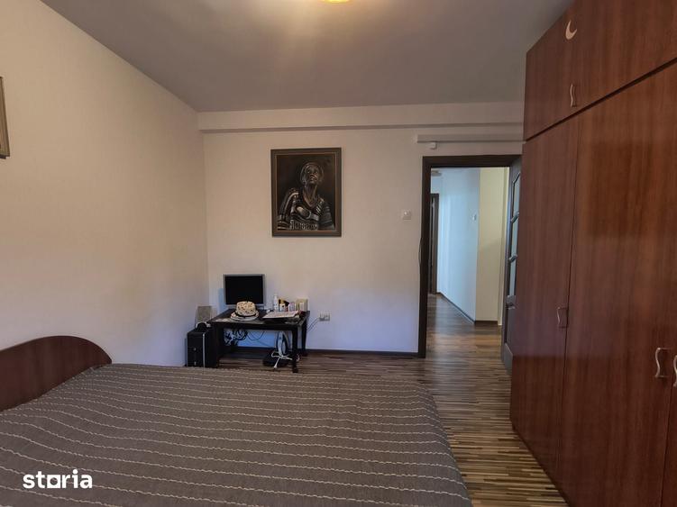 Apartament cu 4 camere semidecomandat în Tomis Nord