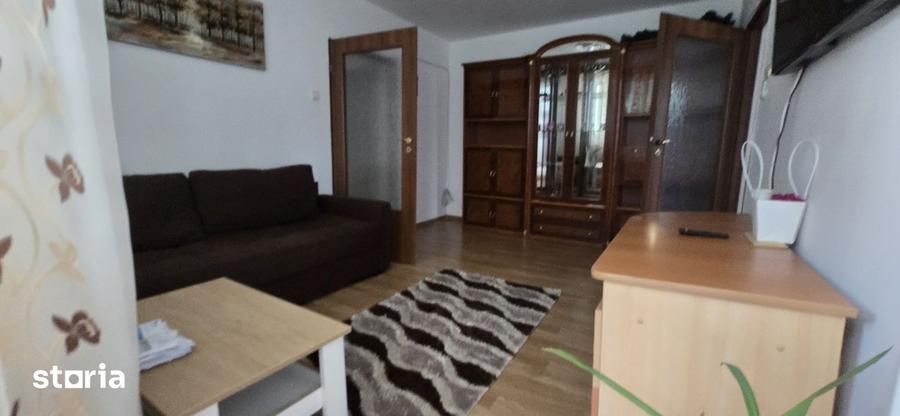 Apartament cu 2 camere semidecomandat în Aleea Trandafirilor