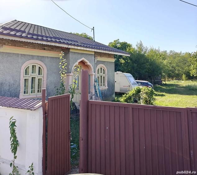 Casă cu 3 camere cu Teren 4000 Mp în Comișani