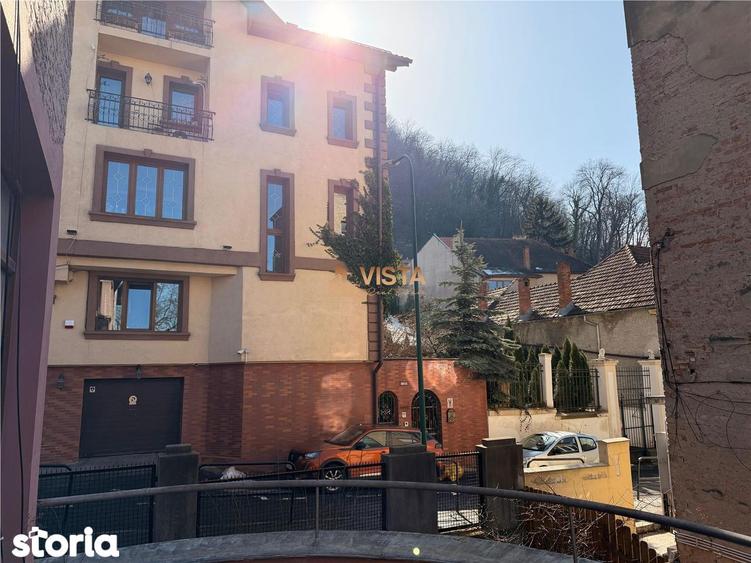 Apartament cu 4 camere semidecomandat, mobilat în Central