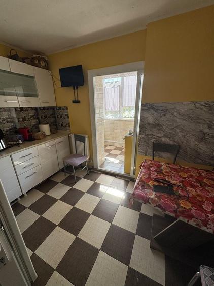 Apartament 3 camere decomandat- zona Poarta 6 - 5