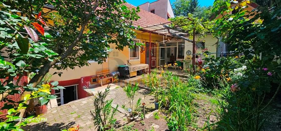 Casă individuală cu 4 camere cu Canalizare în Schei