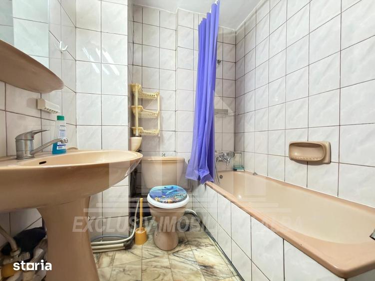 Apartament cu 4 camere decomandat în Cetate
