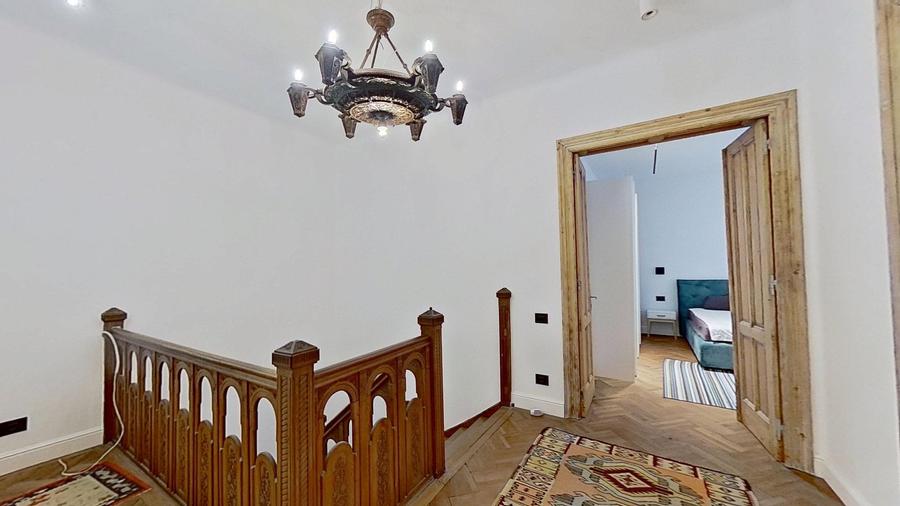 Apartament cu 5 camere decomandat, mobilat în Arcul de Triumf