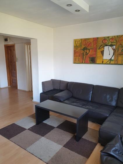 Apartament cu 4 camere decomandat în Central