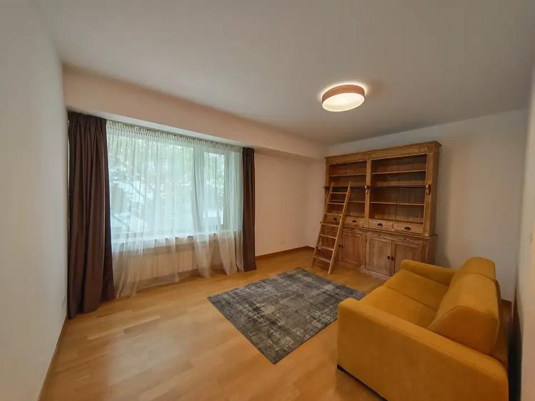 Apartament cu 3 camere semidecomandat, mobilat în Kiseleff