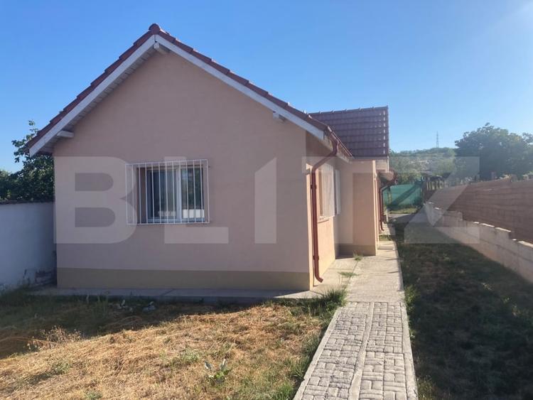 Casă individuală cu 3 camere decomandat cu Teren 250 Mp în Șimnicu de Sus