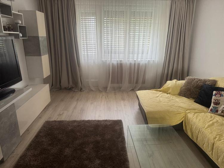 Apartament cu 3 camere decomandat în Ștrand