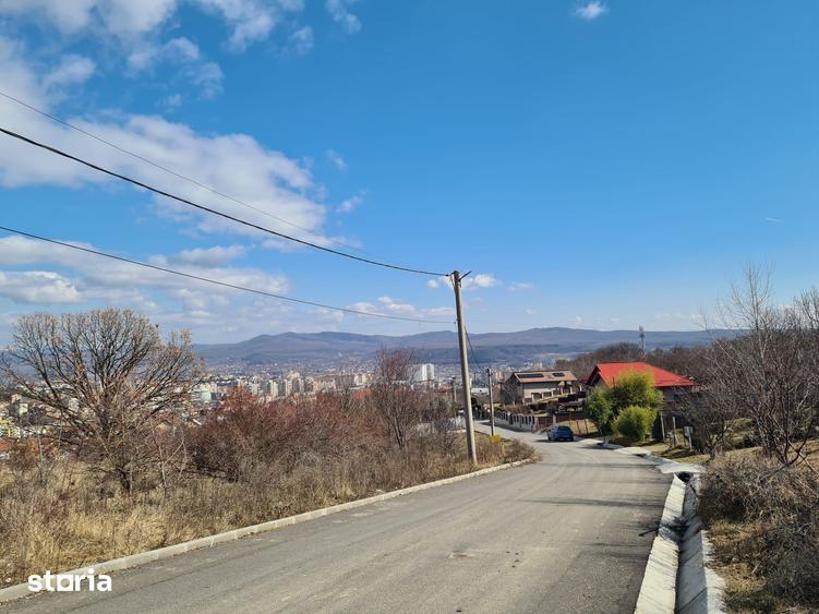 Teren de 9100 mp, în Central