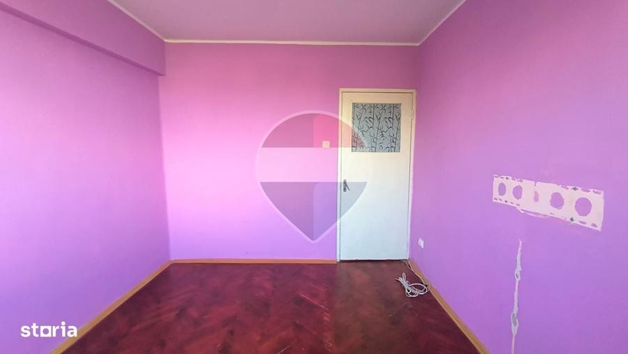 Apartament cu 3 camere decomandat în Micro 13