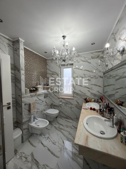 Casă individuală cu 5 camere cu Canalizare în Dumbrăvița