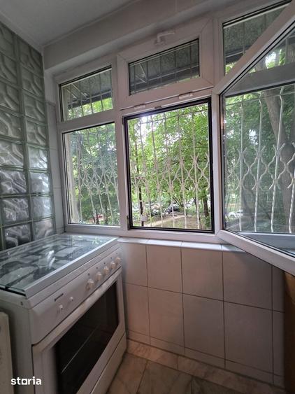 Apartament cu 3 camere decomandat în Drumul Taberei