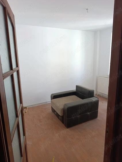 Apartament cu 3 camere decomandat în Precista