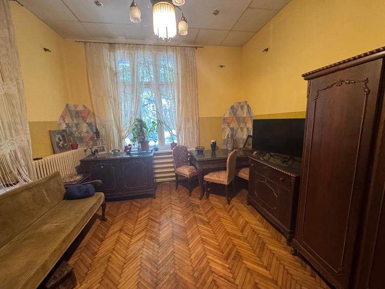 Casă individuală cu 6 camere cu Canalizare în Cotroceni
