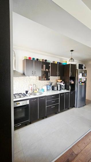 Apartament cu 4 camere decomandat, mobilat în Zăvoi