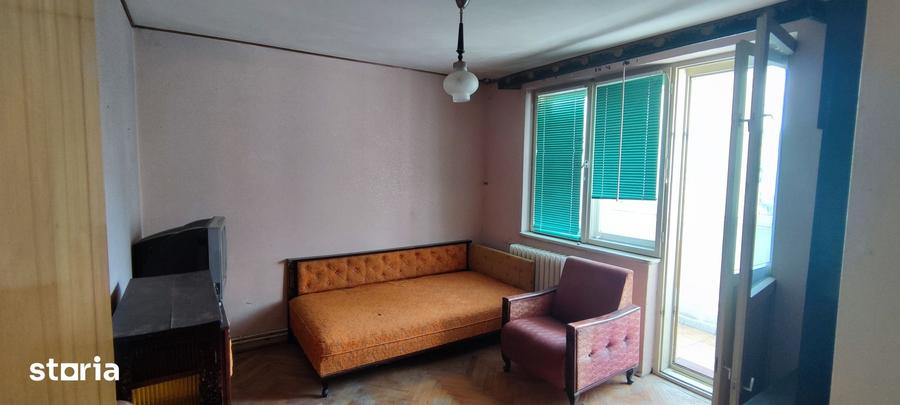 Apartament cu 3 camere decomandat în Dărmănești