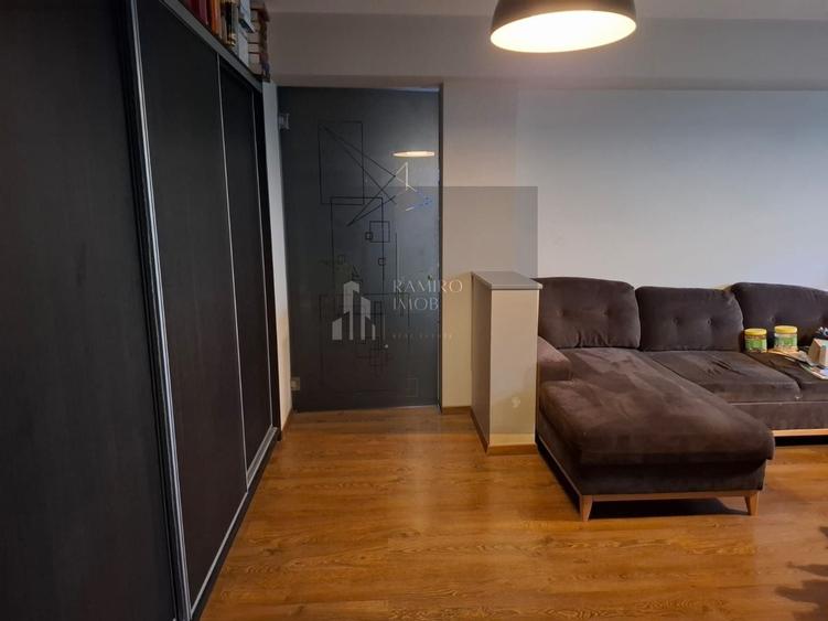 Apartament cu 3 camere semidecomandat, mobilat în Alexandru Obregia