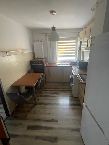 Apartament cu 2 camere decomandat, mobilat în Central