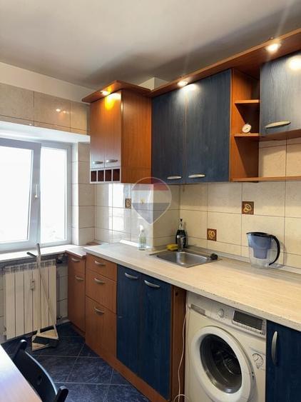 Apartament cu 3 camere semidecomandat, mobilat în Grivița