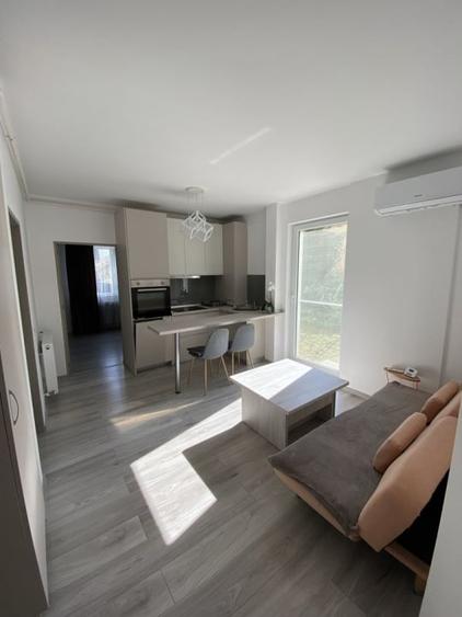 Apartament cu 3 camere semidecomandat, mobilat în Florești