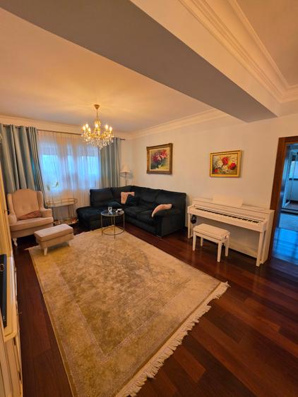 Apartament cu 3 camere semidecomandat în Dorobanți