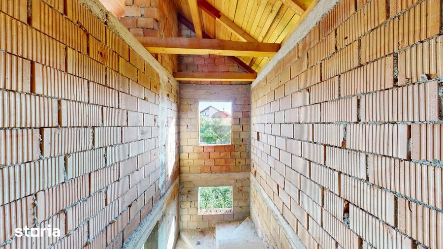 Casă cu 5 camere cu Teren 1000 Mp în Cristian