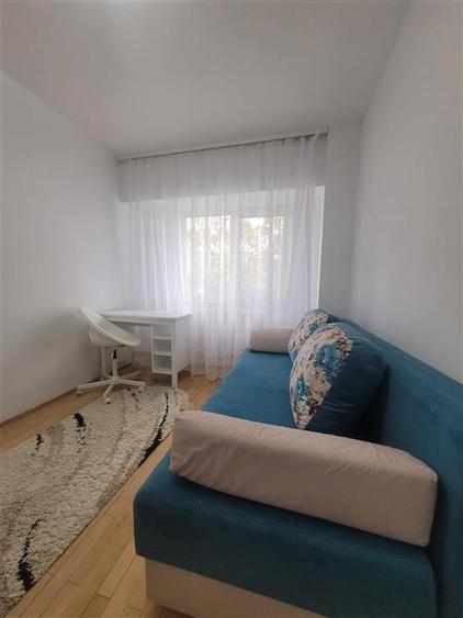 Apartament cu 3 camere decomandat, mobilat în Faleza Nord