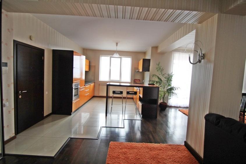 Apartament cu 3 camere decomandat, mobilat în P-ța Ovidiu