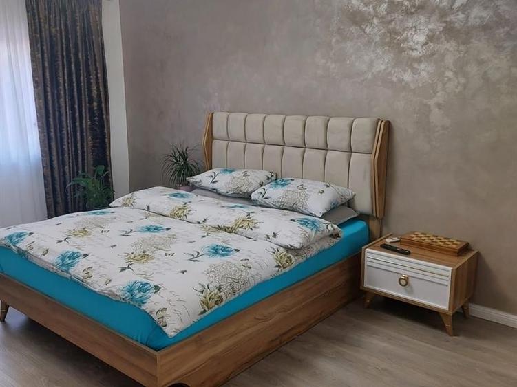 Apartament cu 3 camere decomandat, mobilat în Craiovița Nouă