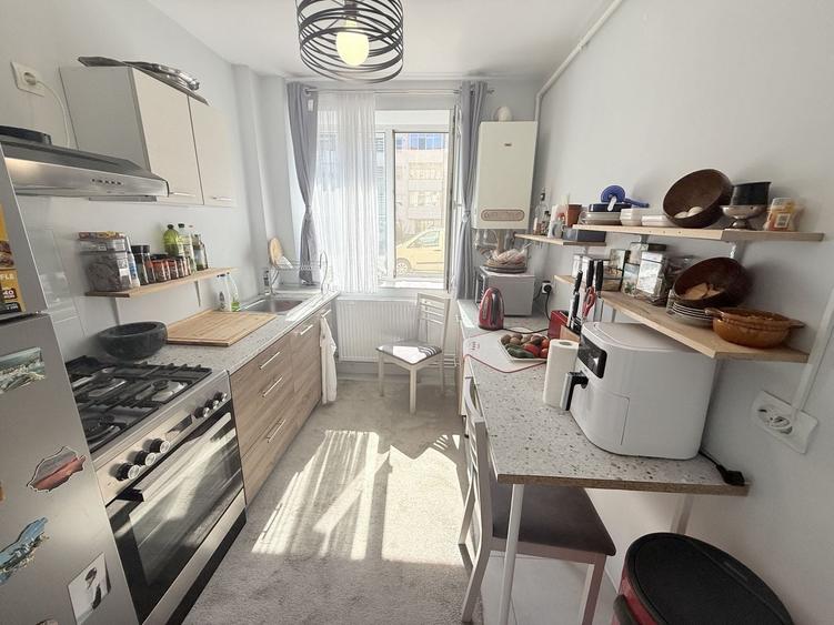 Apartament cu 2 camere semidecomandat, mobilat în Central