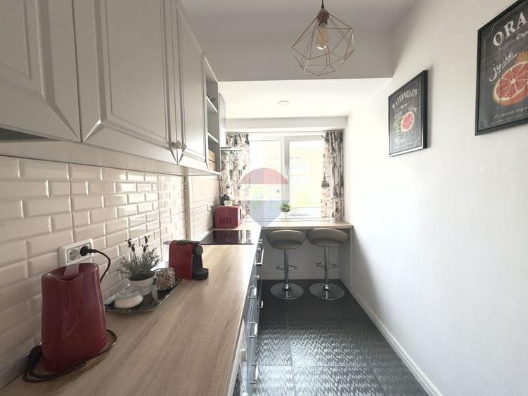 Apartament cu 3 camere semidecomandat, mobilat în Calea Victoriei