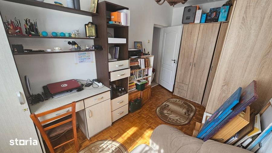 Apartament cu 4 camere decomandat în Central
