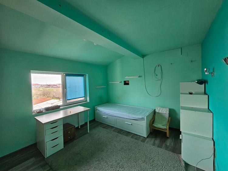 Apartament cu 3 camere decomandat, mobilat în Giarmata-Vii