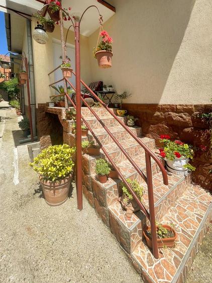 Casă individuală cu 5 camere cu Canalizare în Călugareni