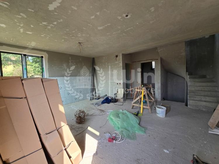 Duplex cu 5 camere cu Canalizare în Dâmbul Rotund
