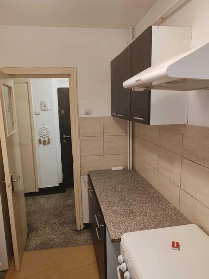 Apartament cu 2 camere semidecomandat în Podu Roș