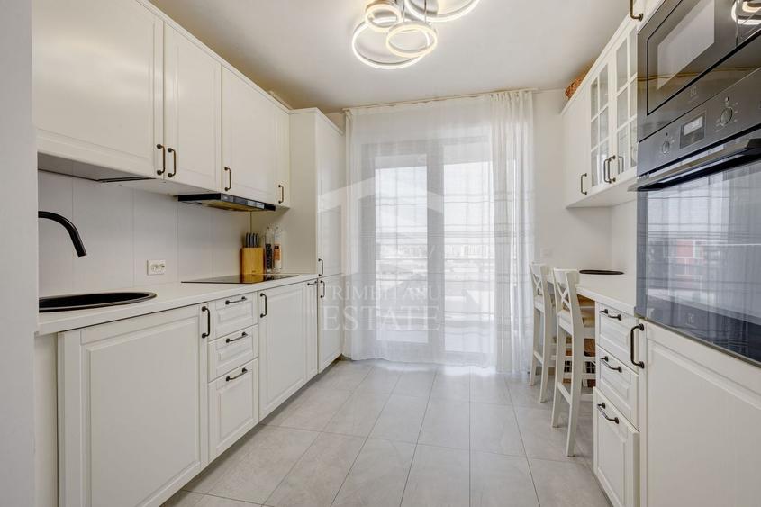 Apartament cu 3 camere semidecomandat, mobilat în Titan