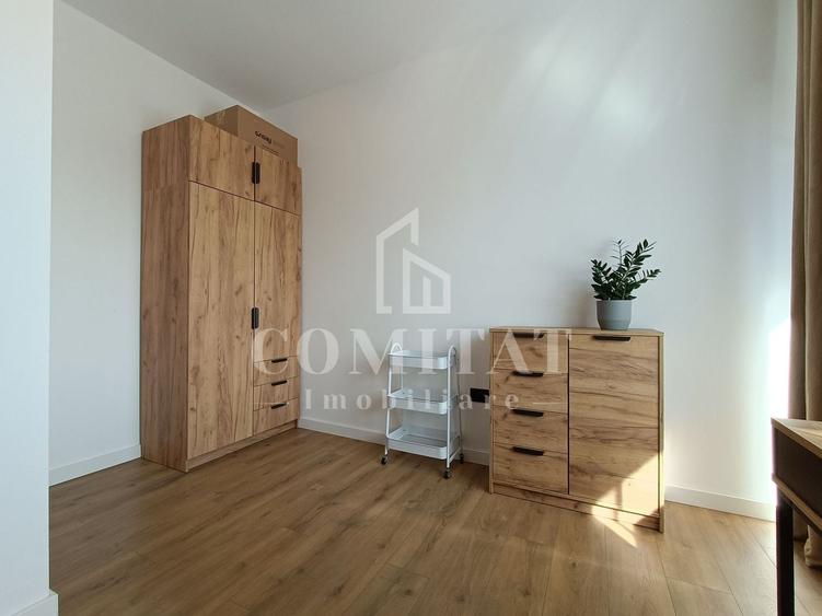 Apartament cu 3 camere semidecomandat, mobilat în Florești