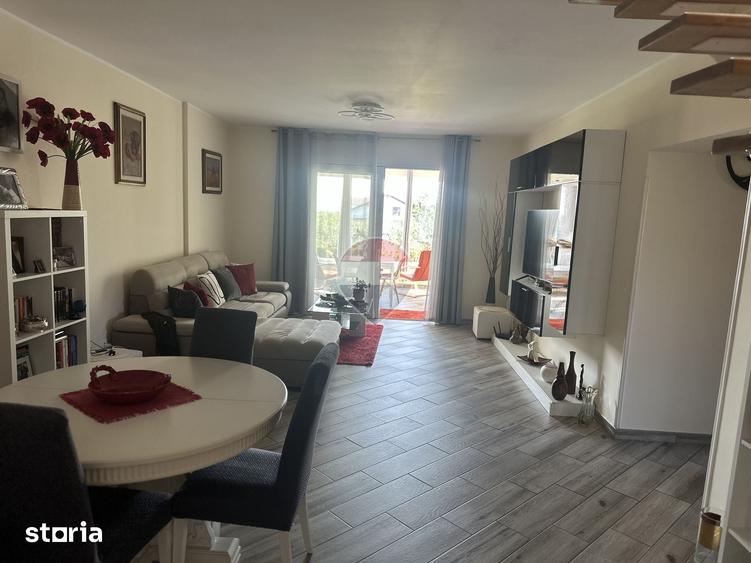Casa / Vila cu 7 camere de vanzare Izvoare - 3
