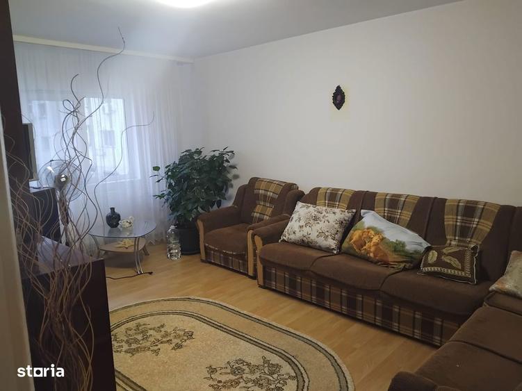 Apartament cu 2 camere decomandat în Poarta 6