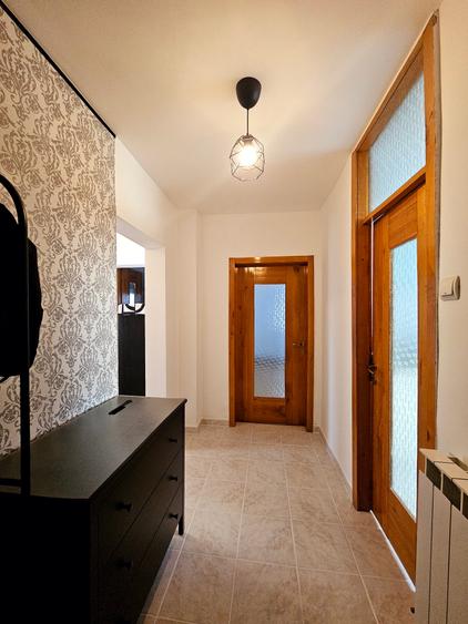 Apartament cu 3 camere decomandat, mobilat în Nerva Traian
