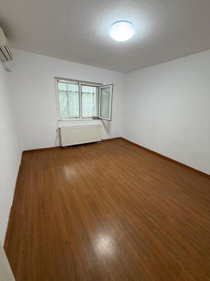 Apartament cu 3 camere decomandat în Valea Moșneagului